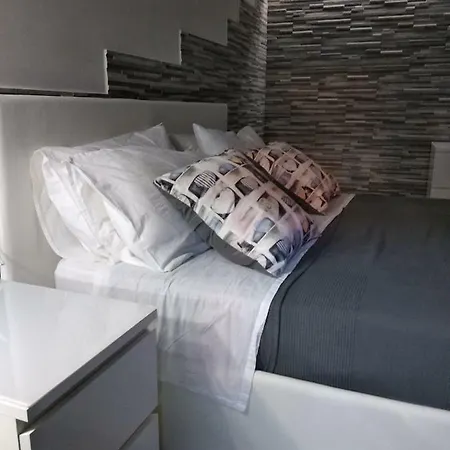 Casa Di Carlo E Vale *